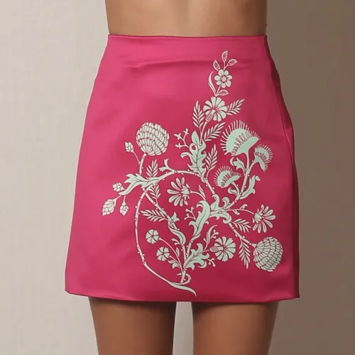 A Saia Rosa com Bordado Floral
