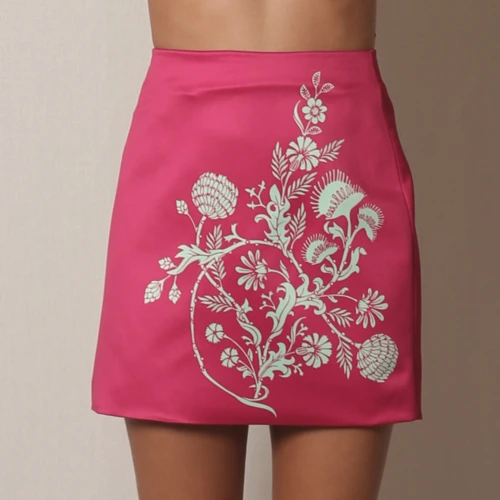 A Saia Rosa com Bordado Floral