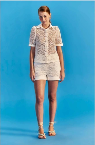 A Camisa de Renda Branca
