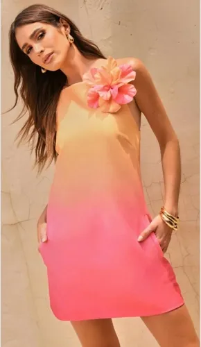 Vestido Curto Decote Costas