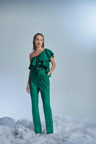 A Calça Verde de Alfaiataria é uma peça elegante