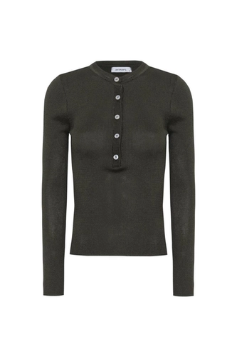 A Blusa Vivi é uma peça versátil