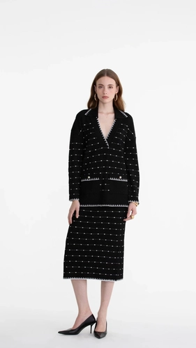 A Blusa Preta com Padrão