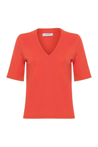 A Blusa Letícia é uma peça delicada