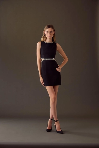 O Vestido Preto Curto
