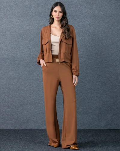 O Conjunto Caramelo com Jaqueta Cropped