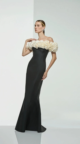 Vestido sereia Preto/branco Ombro a Ombro com Flores Estruturadas
