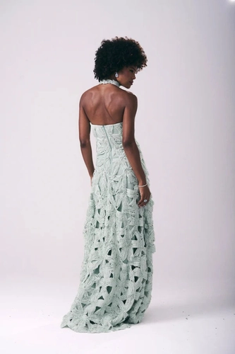 Vestido Longo Verde Pastel Gola alta com Textura  é uma peça única.